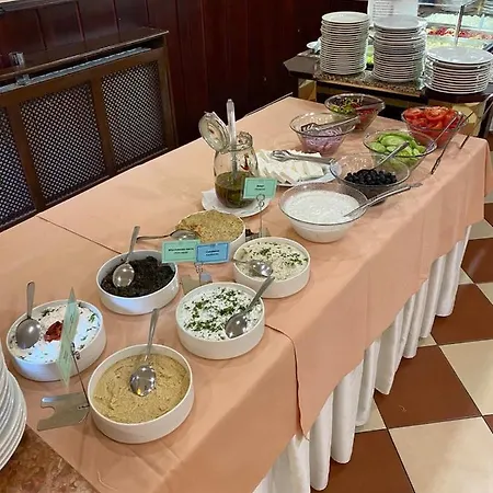 Flora-daisy Aparthotel 3*