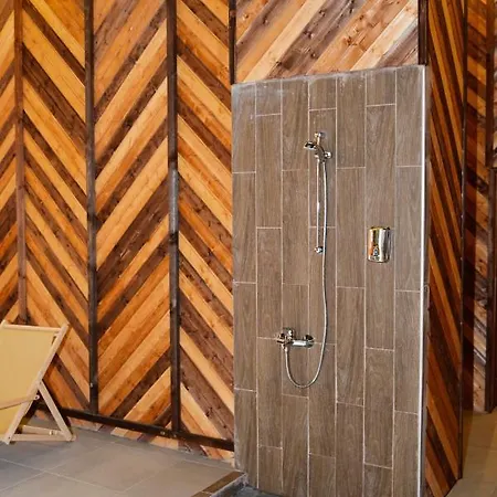 Flora-daisy Aparthotel