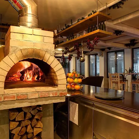 Aparthotel Flora-daisy 3*