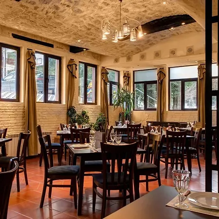 Flora-daisy Aparthotel 3*