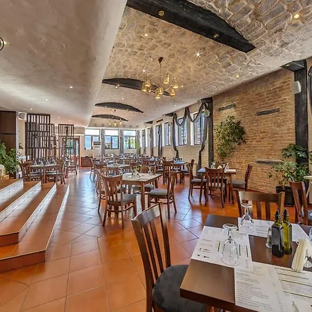 Flora-daisy Aparthotel 3*