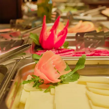 Flora-daisy Aparthotel 3*