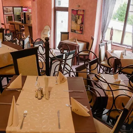 Flora-daisy Aparthotel 3*