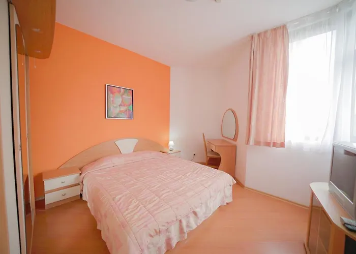 Flora-daisy מלון דירות בורובץ