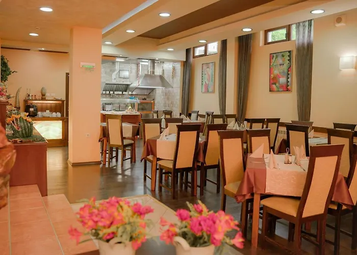 Flora-daisy מלון דירות 3*